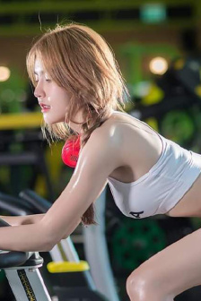 打烊后仅剩两人沙发